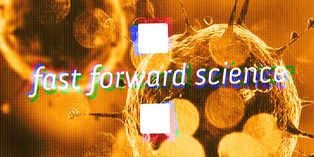 Schriftzug "Fast Forward Science" vor Mikroskopbild
