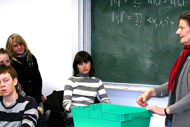 Ansicht einer Schulklasse beim Känguru-Wettbewerb