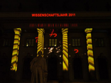 Die Fassade der Berliner Humboldt-Universität ist erleuchtet