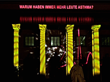 Die Fassade der Berliner Humboldt-Universität ist erleuchtet