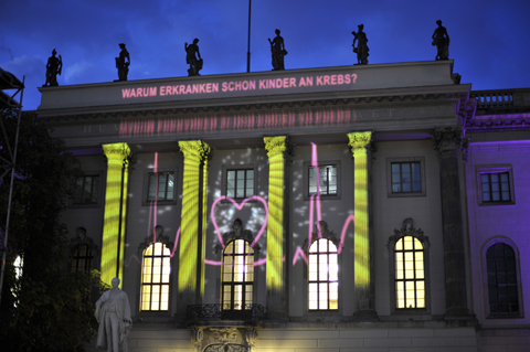 Die Fassade der Humboldt-Universität während des Festival of Lights