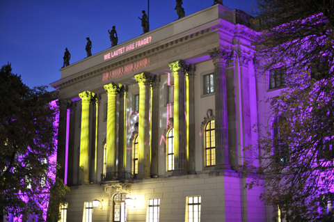 Die Fassade der Humboldt-Universität während des Festival of Lights