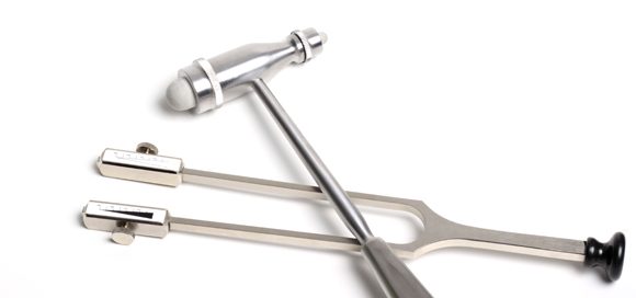 Gabel und Hammer – zwei „Werkzeuge“ des Neurologen