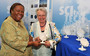 Bundesforschungsministerin Prof. Dr. Annette Schavan und die südafrikanische Ministerin für Wissenschaft und Technologie, Naledi Pandor, beim Händeschütteln