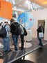 Bild zeigt Besucher am CeBIT Stand des Wissenschaftsjahres 2012