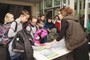 Das Wissenschaftsjahr versorgte im Anschluss der Vorlesung in Dresden alle Kinder mit Kartenspielen und Kindermagazinen...