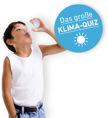 Junge trinkt ein Glas Milch leer, darauf Banner "Das große Klima-Quiz"