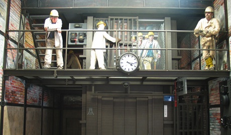 Am Schacht. Am Schacht.