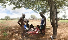 Afrikanische Familie in der Savanne (c) landschafftressourcen