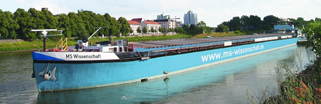 MS Wissenschaft Abbildung Bild Ms Wissenschaft, Schiff in Flusslandschaft