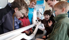 Die ScienceStation bietet interessante Experimente zum Mitmachen.