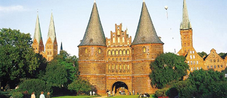 Panorama des Holstentors in Lübeck