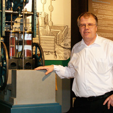 Forscher Dr. Stefan Brüggerhof im Gespräch