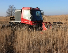 Pistenbully bei der Schilfernte; Foto: C. Schröder