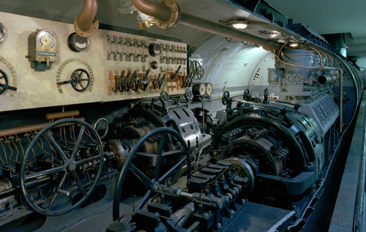 Blick in den Maschinenraum des U-Boots "U1"