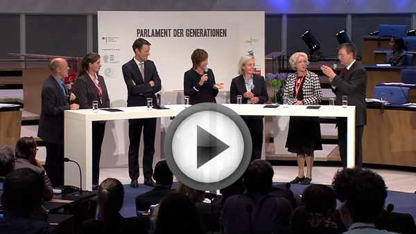 Abschlussdiskussion mit sechs Diskutanten unter Moderation von Angela Elis