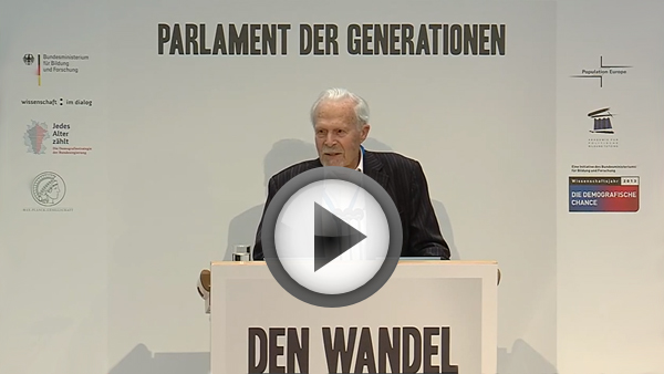 Der Alterspräsident Herwarth Stadler spricht zum Parlament der Generationen