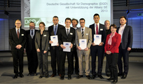 Gruppenbild: Alle Preisträger des "Allianz Nachwuchspreises für Demografie"