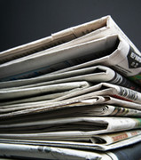 Ein Stapel Zeitungen