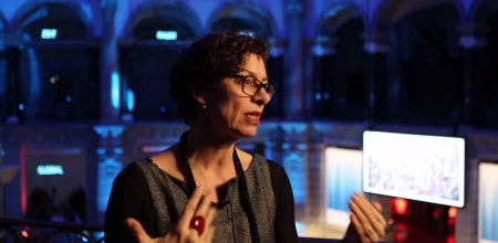 Bild von Frau Prof. Hofmann bei einem Interview