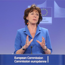 Neelie Kroes am Rednerpult