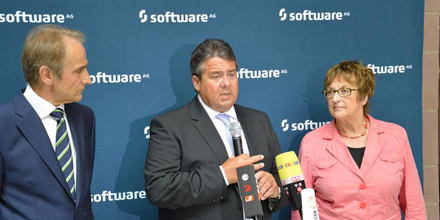 Bundesarbeitsminister Sigmar Gabriel (Mitte), Staatssekretärin Brigitte Zypries und Karl-Heinz Streibich, Mitinitiator des Netzwerks.