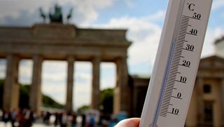 Thermometer vor dem Brandenburger Tor