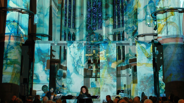 Beleuchteter Kirchenraum