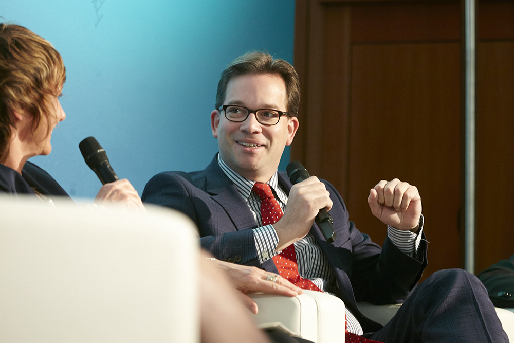 Angela Elis und Florian Pronold im Gespräch.