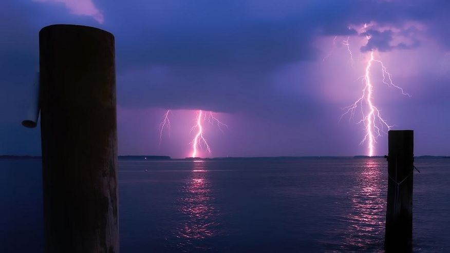 Foto von Blitzeinschlag in Meereswasser