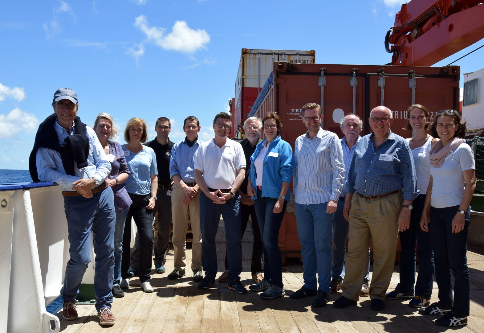 V.l.: Ministerialdirektor Karl Eugen Huthmacher (BMBF), Susanne Fretzdorff (Projektträger Jülich), Mitglied des Bundestags (MdB) Simone Raatz (SPD), Christoph Beier (wissenschaftlicher Fahrtleiter, Universität Erlangen-Nürnberg), Prof. Michael Schulz (MARUM, Universität Bremen),  MdB Stefan Kaufmann (CDU), Prof. Gerold Wefer (MARUM), MdB Sybille Benning (CDU), MdB Wolfgang Stefinger (CSU), Prof. Detlef Quadfasel (Universität Hamburg), DFG-Präsident Prof. Peter Strohschneider, Marion Schulte zu Berge (DFG), Magdalena Schaeffer (DFG) © DFG/Christoph Straub 