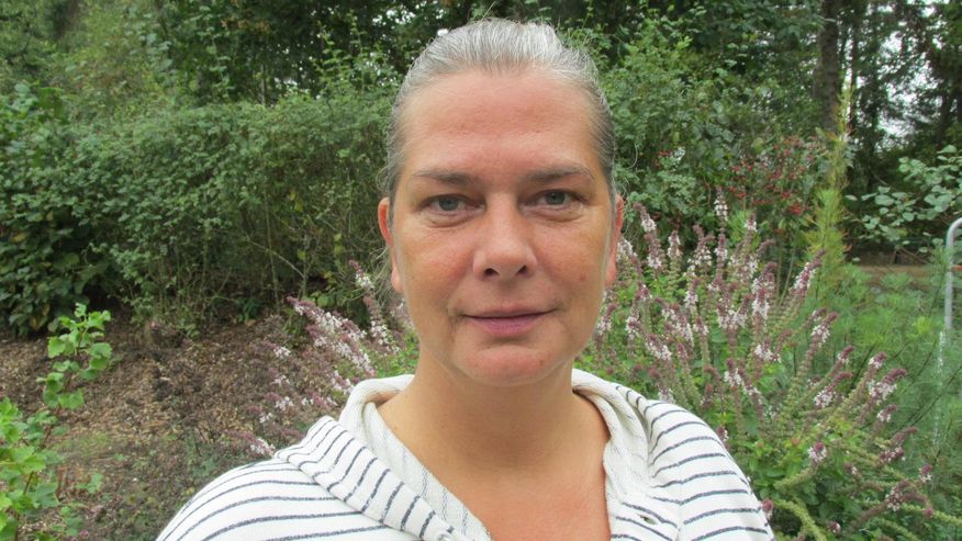 Foto von Angela Ottmann vom BUND, die sich für weniger Plastik einsetzt.