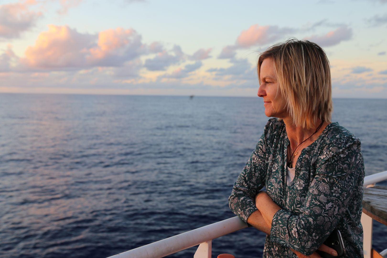 Die wissenschaftliche Fahrtleiterin Prof. Dr. Andrea Koschinsky ist vom guten Zusammenspiel des Forschungsteams beeindruckt