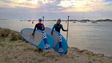 Foto von Claudia Niehus und Kollegin von SUP Surf Sylt am Strand