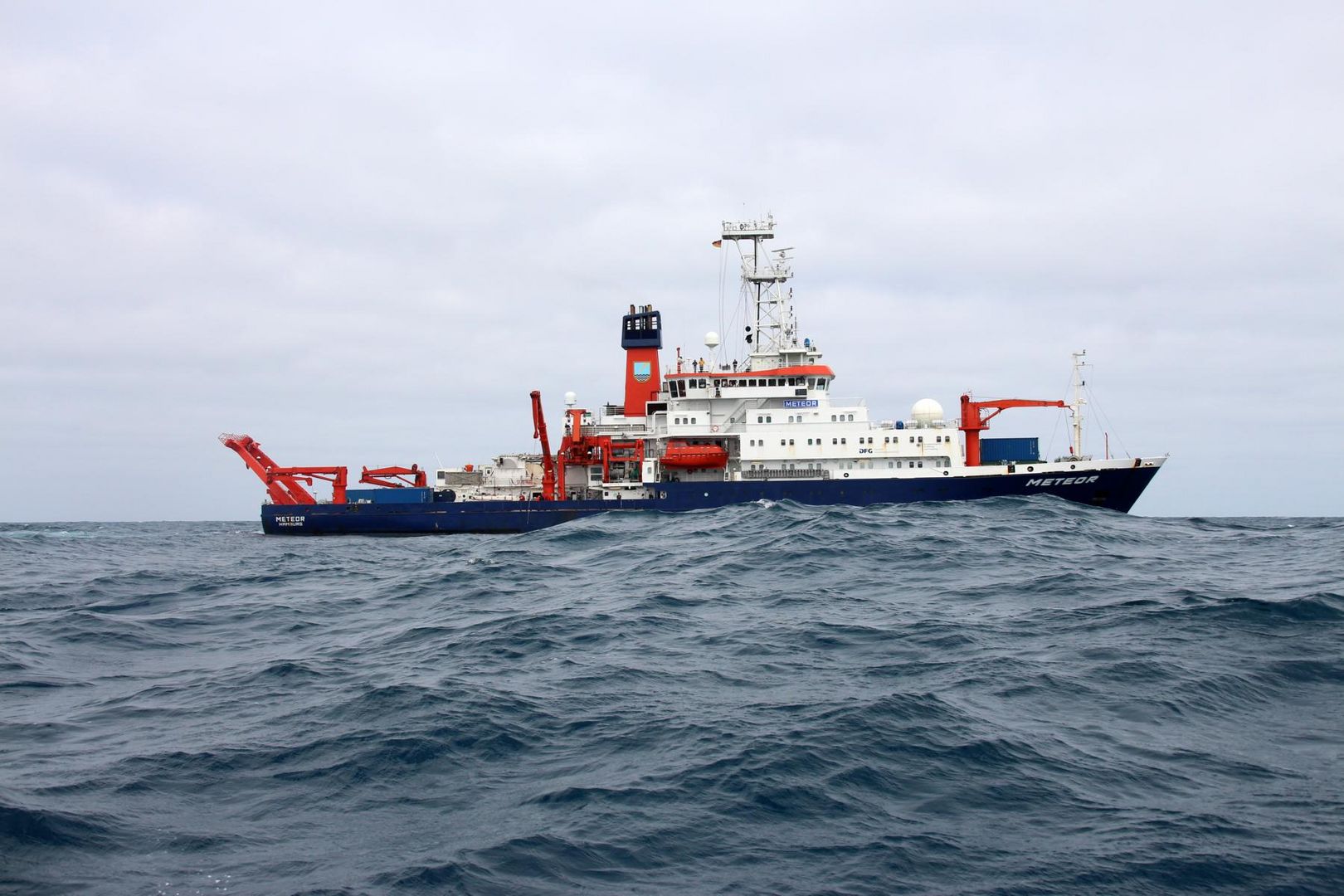 Foto der FS Meteor vor der namibischen Küste