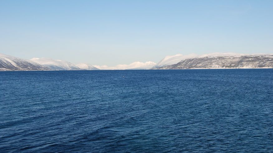 Blick auf das Meer bei Tromsø in Norwegen