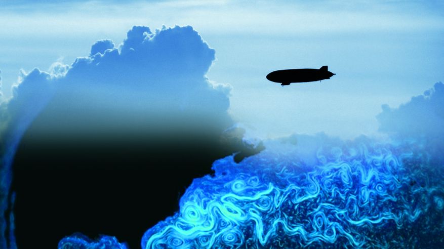 Zeppelin über Wolken