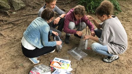 Fundbild der Gruppe The floor is plastik
