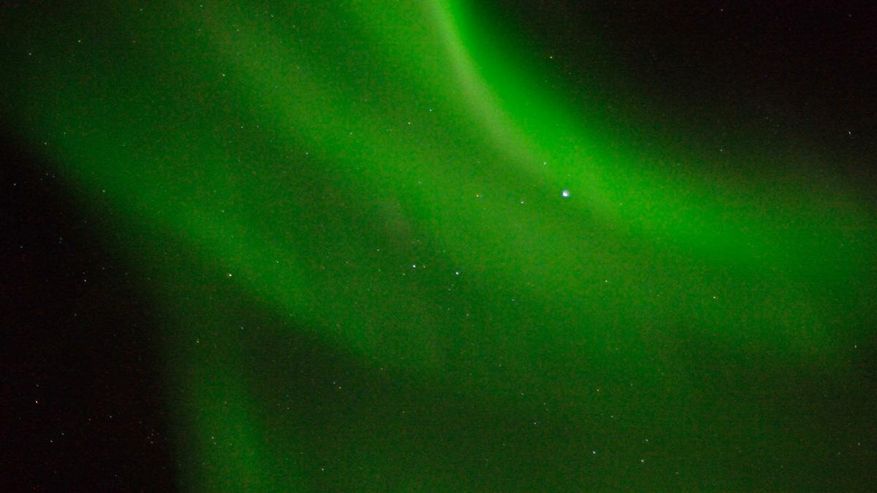 Foto von grünen Polarlichtern am Himmel der Arktis