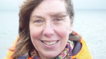 Foto, das die Autorin Dr. Doris Abele, die den Klimawandel in der Antarktis erforscht, zeigt