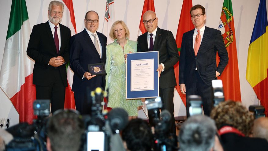 Foto der Verleihung des Deutschen Meerespreises 2016 an Fürst Albert II. von Monaco