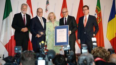 Foto der Verleihung des Deutschen Meerespreises 2016 an Fürst Albert II. von Monaco