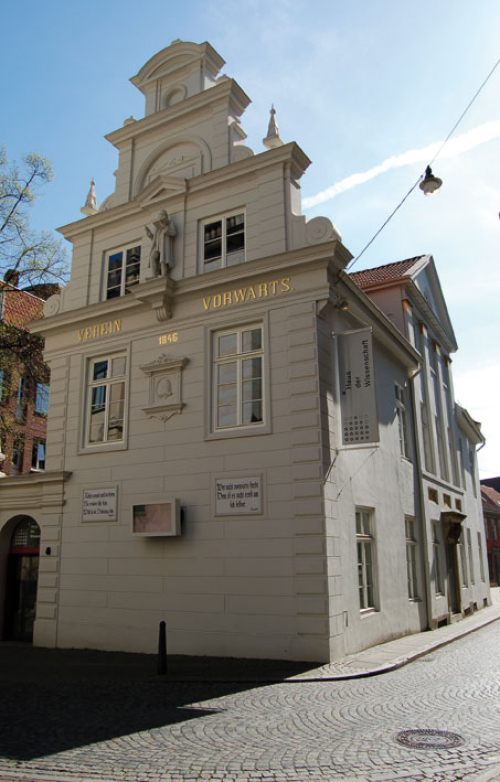 Vorschaubild zur Detailansicht der Veranstaltung: "Wissen um 11" Leben auf der Basis von Erdgas - Wie Mikroorganismen Kohlenwasserstoffe knacken und damit ganze Ökosysteme ers