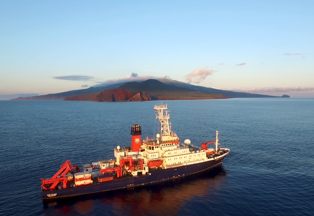 Vorschaubild zur Detailansicht der Veranstaltung: Geologen auf See: "Heiße Quellen und blühendes Leben am Meeresboden - mit dem Tauchroboter unterwegs"