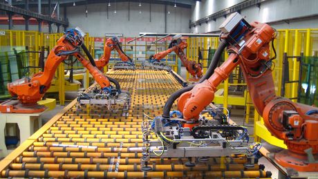 Produktionsroboter im Einsatz