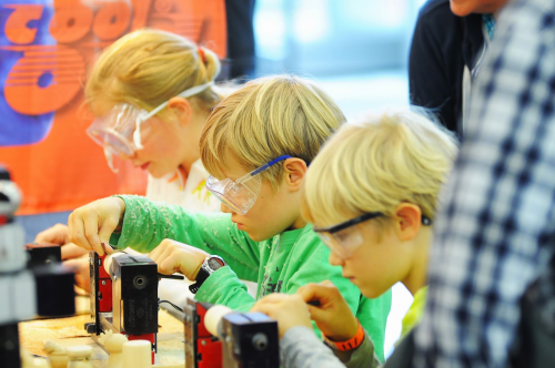 Vorschaubild zur Detailansicht der Veranstaltung: Mitmachmesse FORSCHA – Das Entdecker-Reich: MINT und mehr— Zukunft erleben, Chancen begreifen
