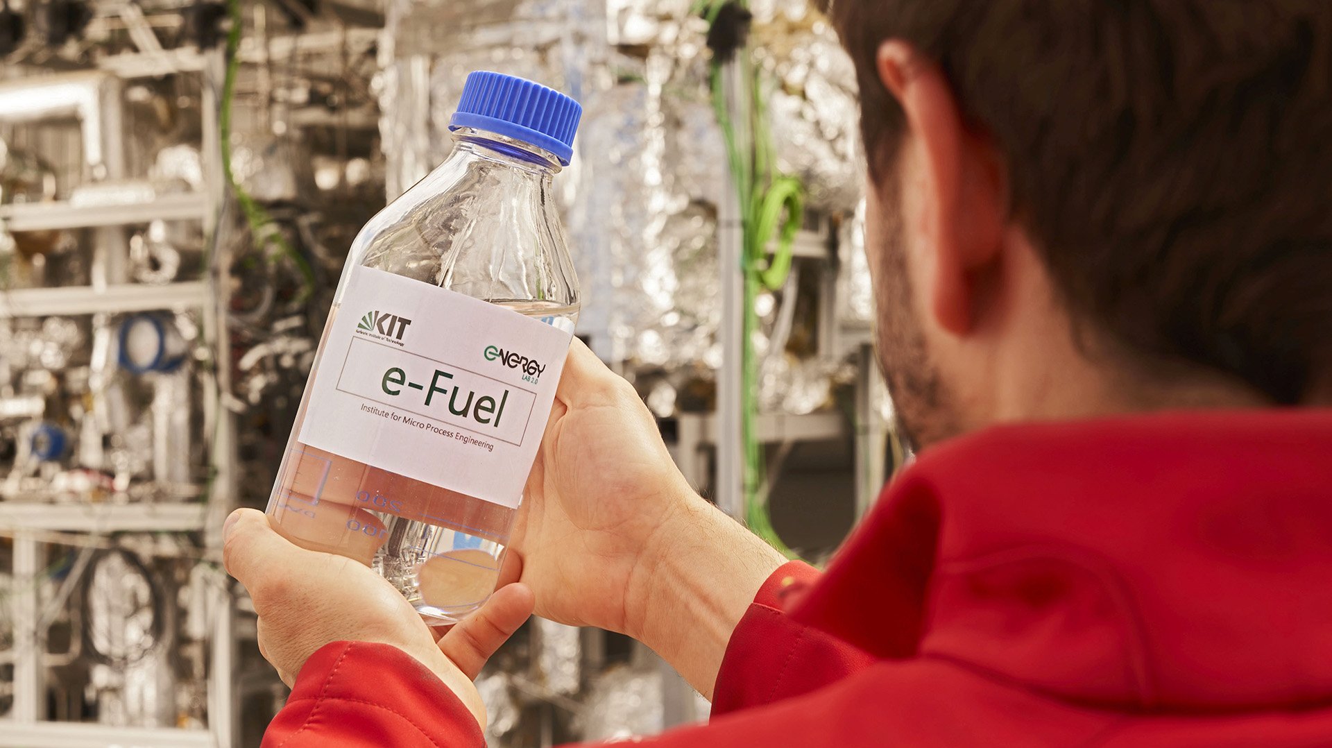 Kraftstoffgemisch in einer Flasche