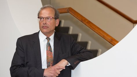 Portraitbild Prof. Dr. Stefan Bringezu