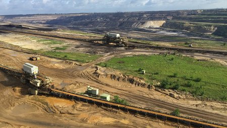 Foto einer Braunkohleabbau-Grube