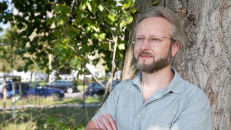 Ein Portraitfoto von Dr. Björn Rau